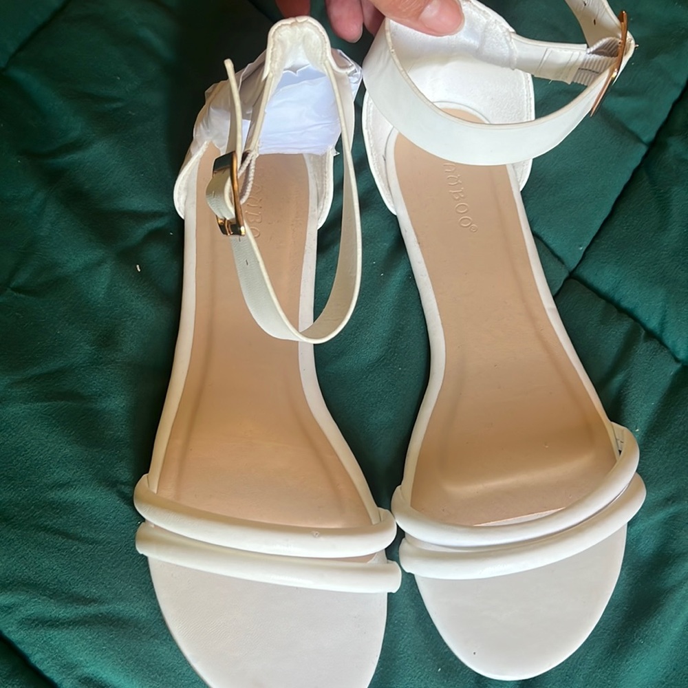 New white sandals 6 1/2